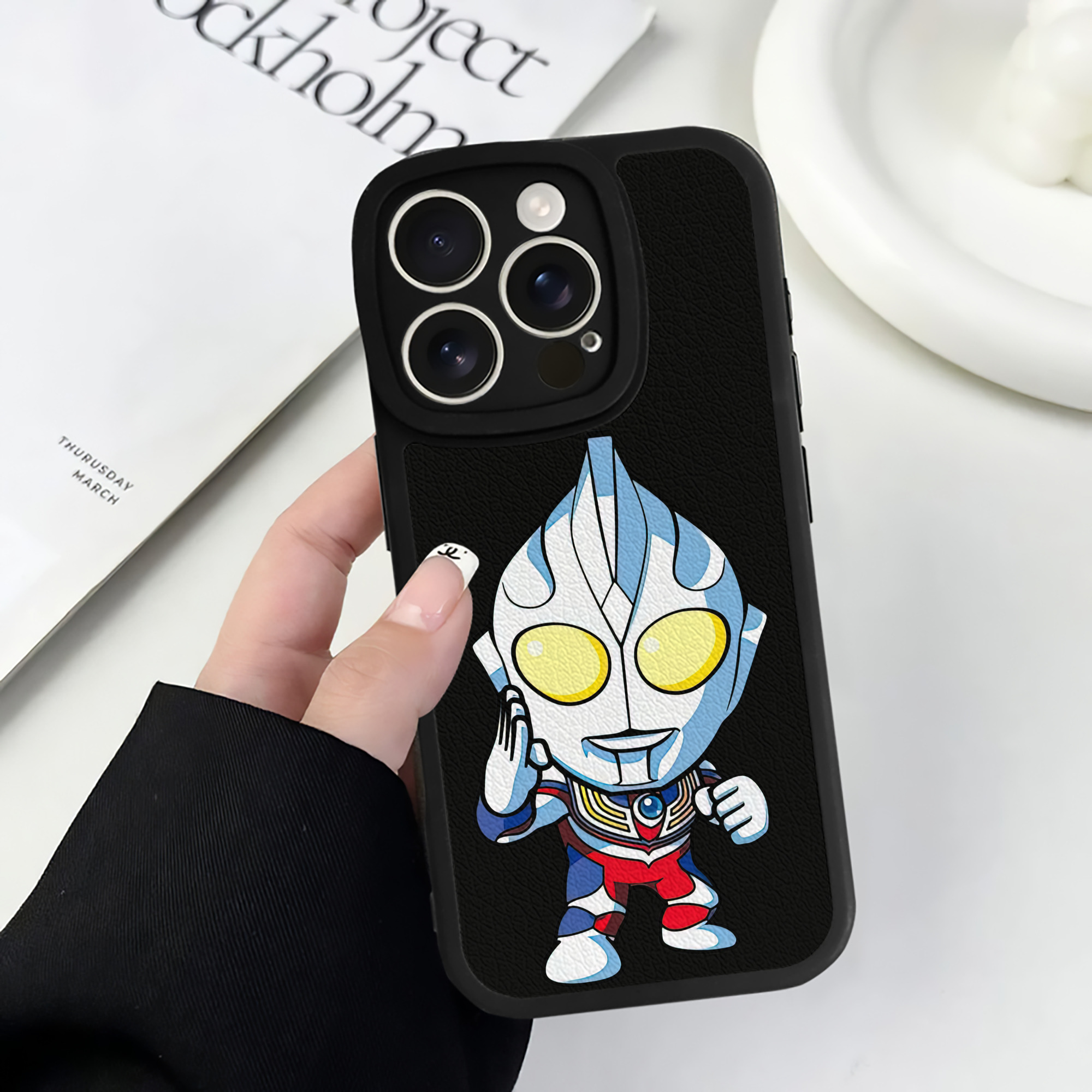 （画像用） ウルトラマン Ultraman 【iPhone 16シリーズ対応】シリコンスマホケース（レザー調） 材質：シリコン
